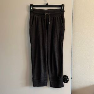 North Face 3/4 length grey sweat pants, XS